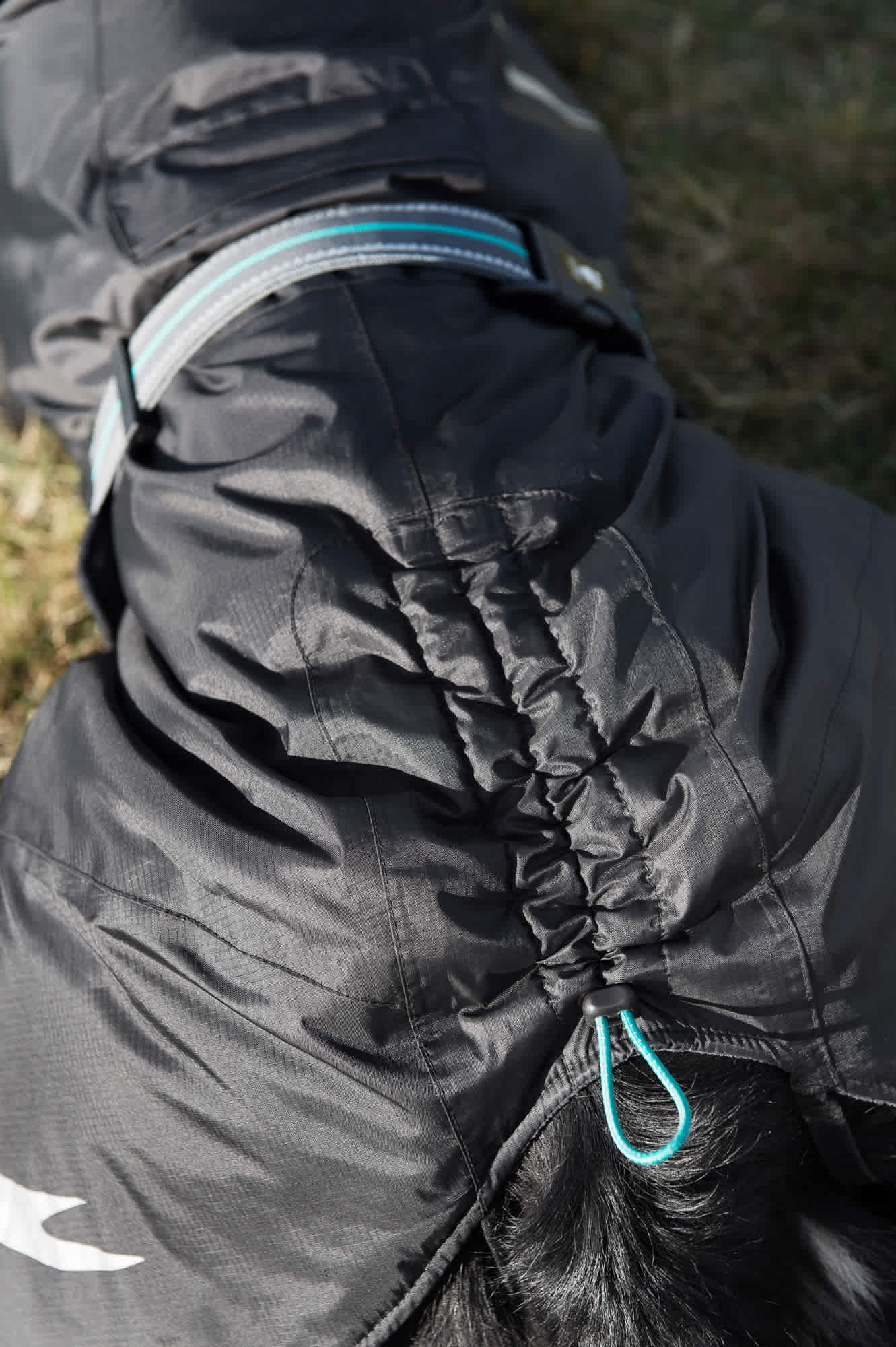 Hurtta Summit Parka Raven - Image 4